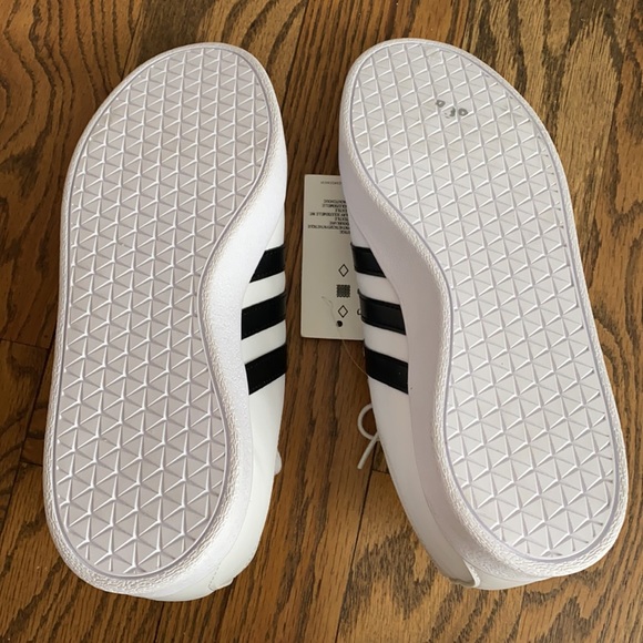 Adidas Sneakers, fits like 6.5US white color - Picture 6 of 14